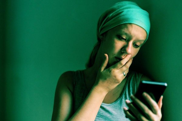 AI Chatbots Flagged for Endorsing Unverified Cancer Treatments