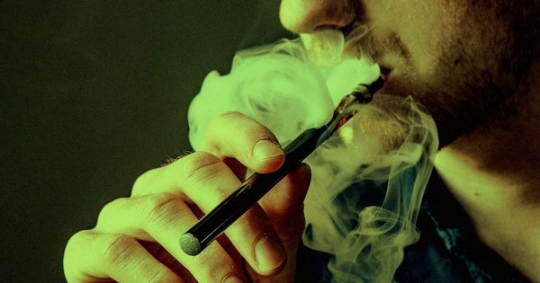 Vaping linked to higher lung disease risk in first long-term study